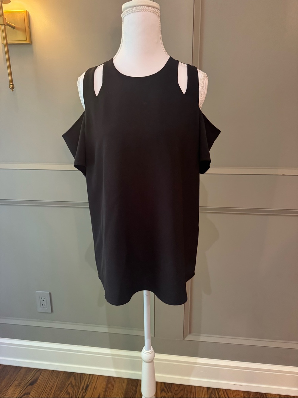 cooper & ella Black Cold-Shoulder Keyhole blouse size M